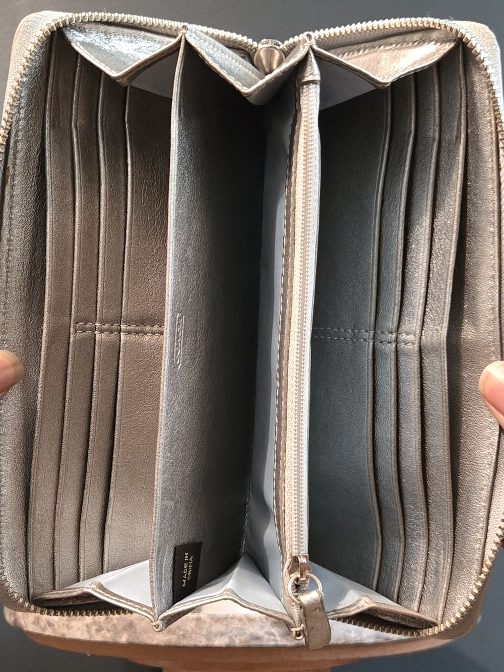 coach | zip around wallet | monogram | silver | metallic finish | vintage - Picture 3 of 11